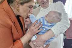 Ailemize yeni katılan Muhammed bebeği ziyaretimizde eğitim materyalleri ve aileye rehber olacak kitaplar hediye ettik..