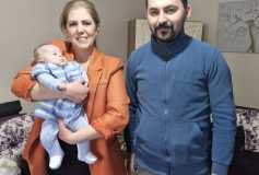 Ailemize yeni katılan Muhammed bebeği ziyaretimizde eğitim materyalleri ve aileye rehber olacak kitaplar hediye ettik..