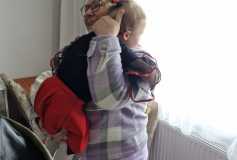 Derneğimizin miniği Elisa'yı ziyaretimizde eğitim materyalleri ve aileye rehber olacak kitaplar hediye ettik