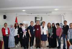 Tekirdağ Valimiz Sayın Recep Soytürk'e Down Sendromlu fotoğraf sanatçısı Volkan Niyazi Madaslı'nın fotoğraflarını tanıtırken...