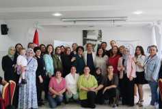 Tekirdağ Valimiz Sayın Recep Soytürk'e Down Sendromlu fotoğraf sanatçısı Volkan Niyazi Madaslı'nın fotoğraflarını tanıtırken...