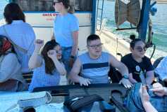 Süleymanpaşa Su Ürünleri Kooperatifi Başkanı İbrahim Pehlivanoğlu ve derneğimiz desteği ile düzenlenen yaza merhaba tekne gezisinden sonra balık ekmek ikramı yapıldı...